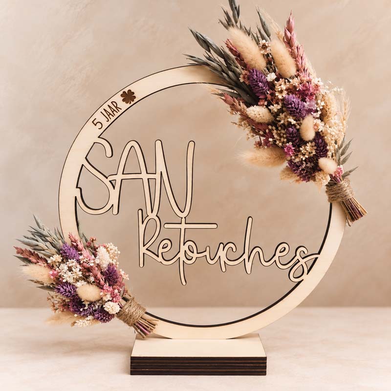 houten geboortebord met droogbloemen