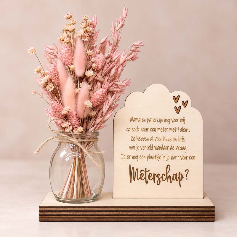 pastel bloemenarrangement met houten meterbord