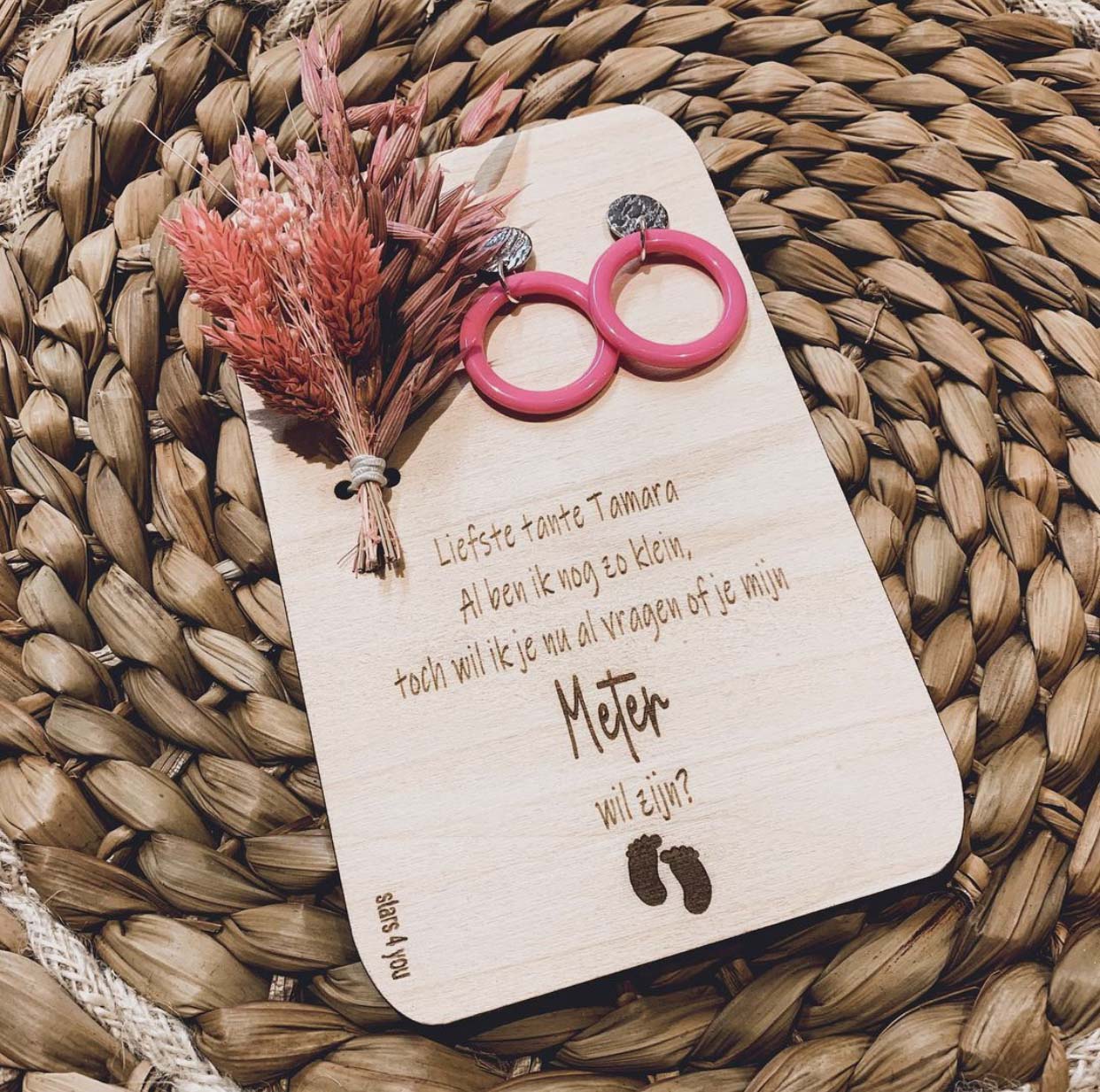 tekstbord meter oorbellen roze