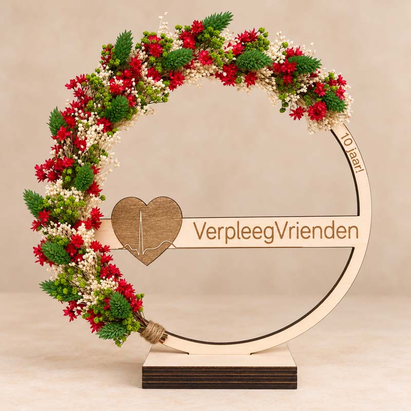 houten bloemenkrans met jubileumtekst