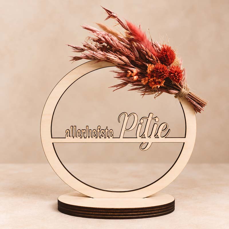 houten bordje met droogbloemen