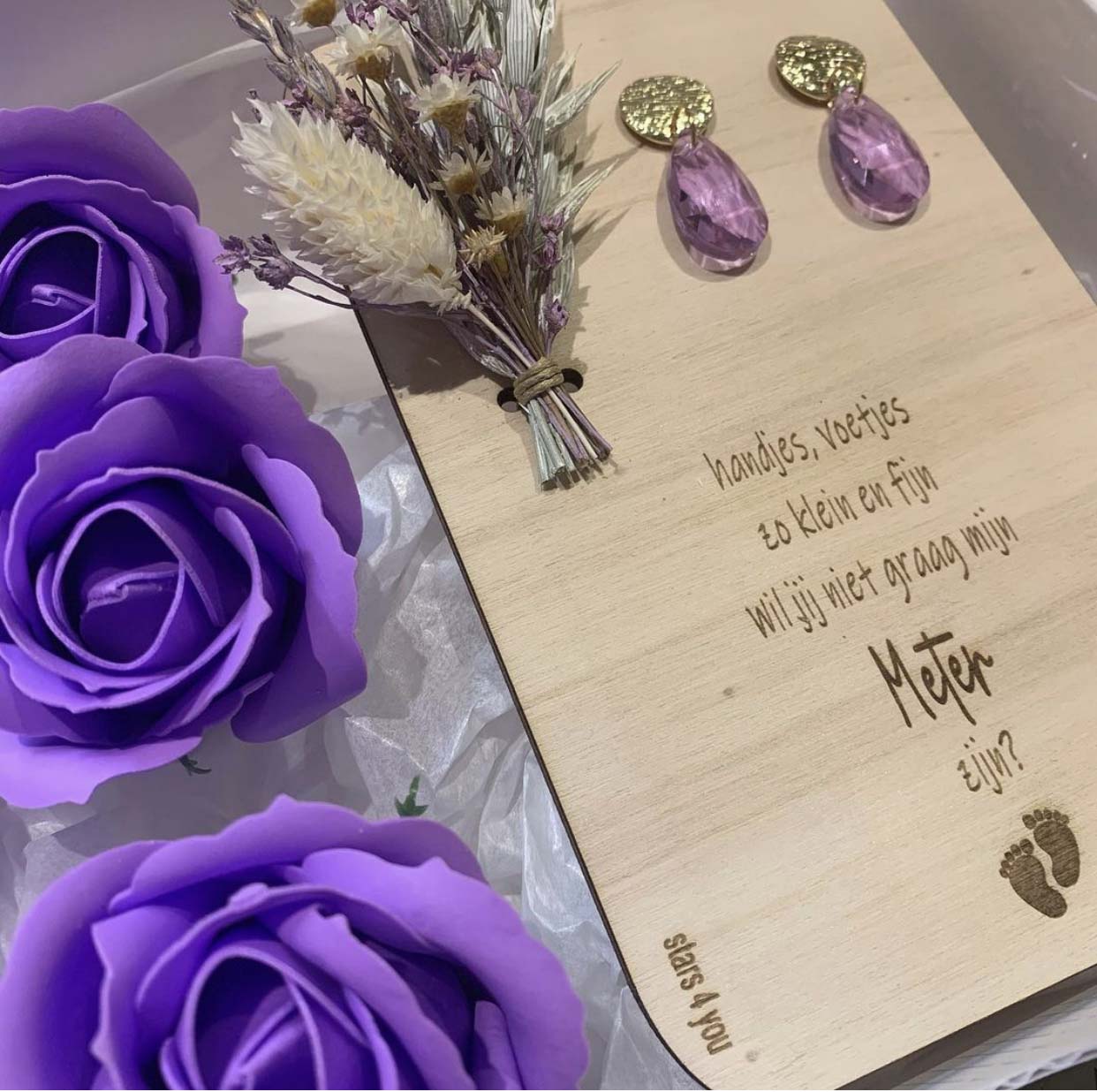 geschenkbox paars meter vragen