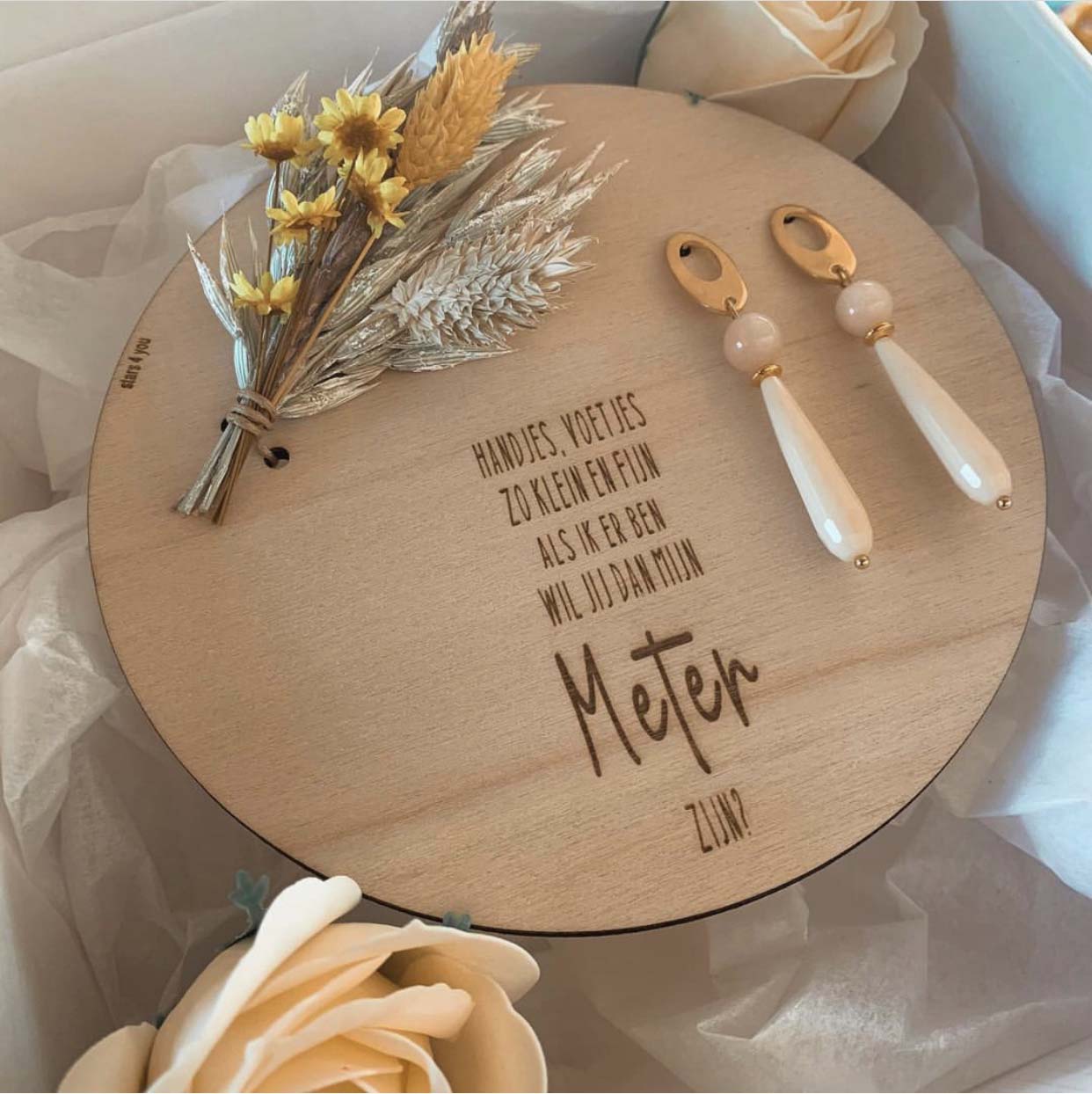geschenkbox meter oorbellen beige