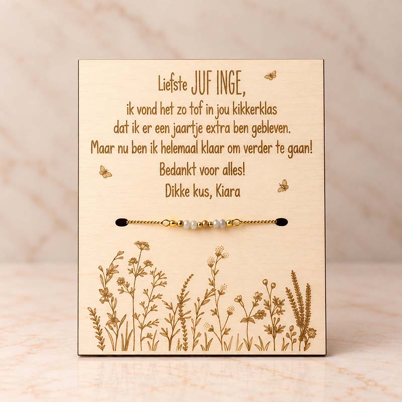 gegraveerd houten bedankkaartje met armband