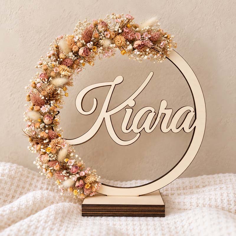 houten naamcirkel kiara met droogbloemen